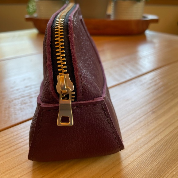 Portland Leather plum artisan Bag with Textured Finish - Picture 8 of 12